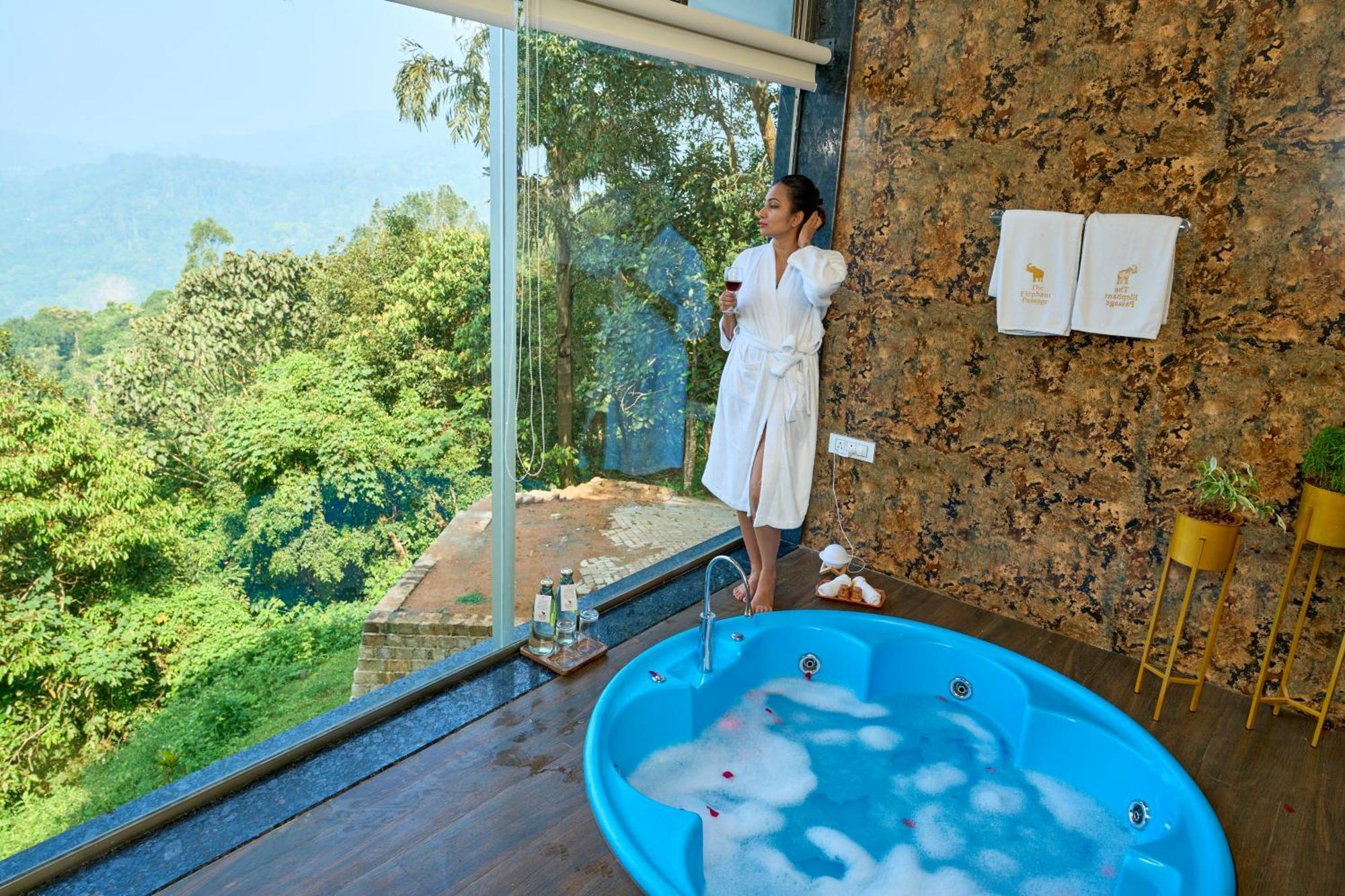Elephant Passage Муннар Экстерьер фото A woman in a spa